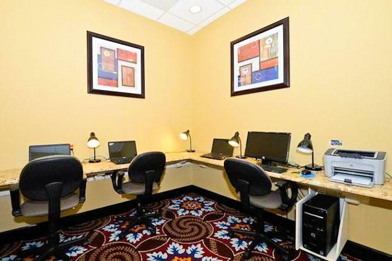 Causeway Bay Hotel Lansing Zewnętrze zdjęcie